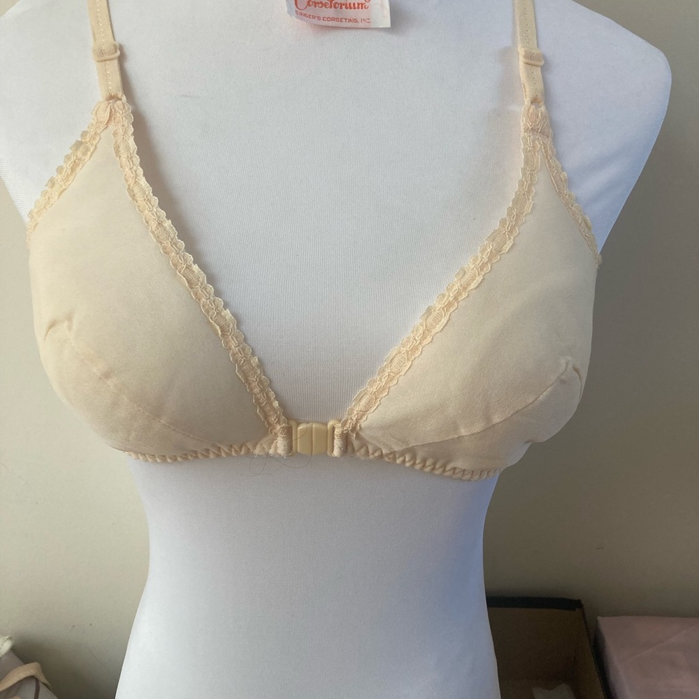 Bali fiberfill cup 1847 front hookCream Bra vintage-36B